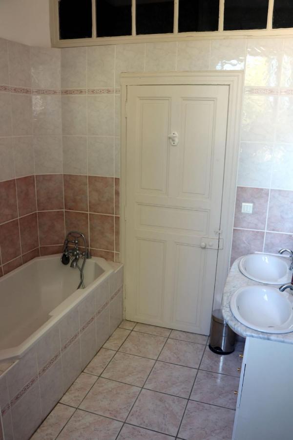 La maison du soleil Vauvert Extérieur photo